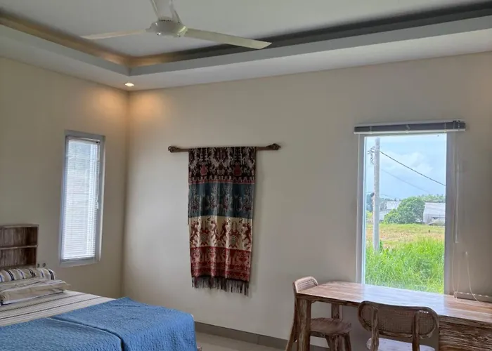 ゲストハウス Private Near Kedungu Cozy & Affordable