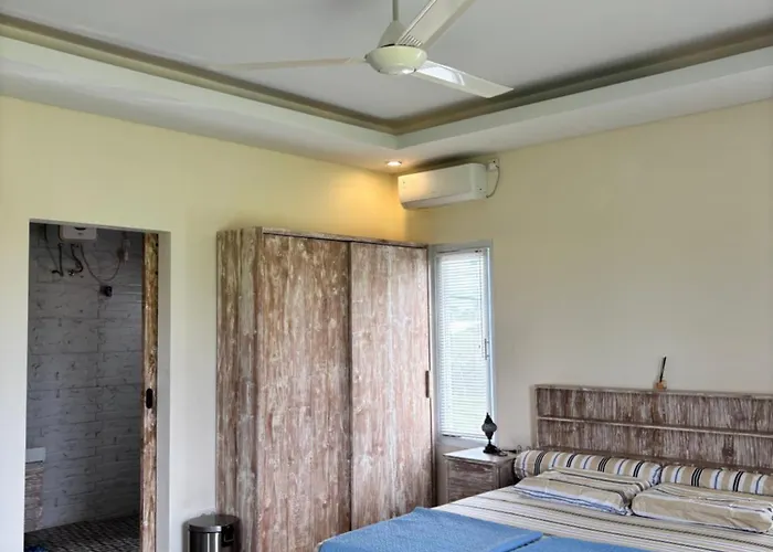 Private Near Kedungu Cozy & Affordable ゲストハウス 4*