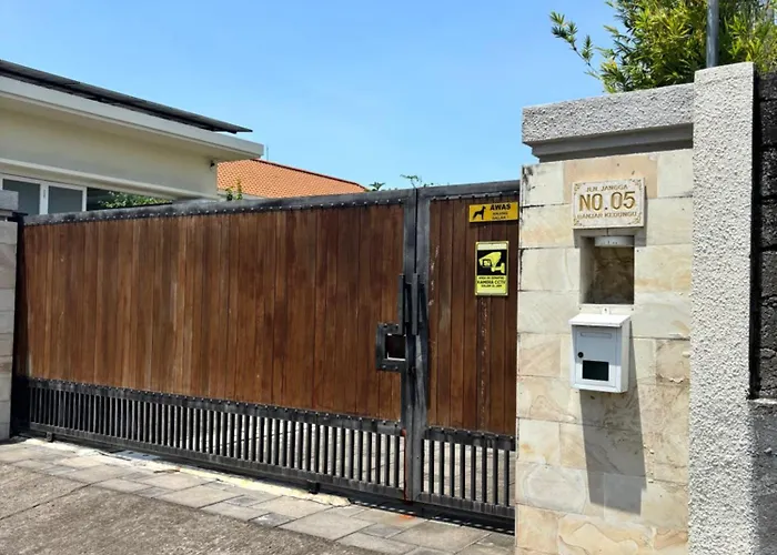 Private Near Kedungu Cozy & Affordable ゲストハウス タナロット