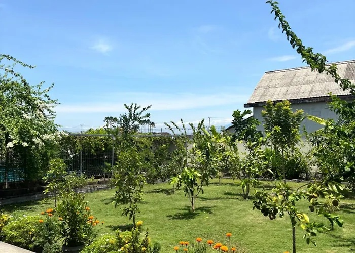 ゲストハウス Private Near Kedungu Cozy & Affordable 4*
